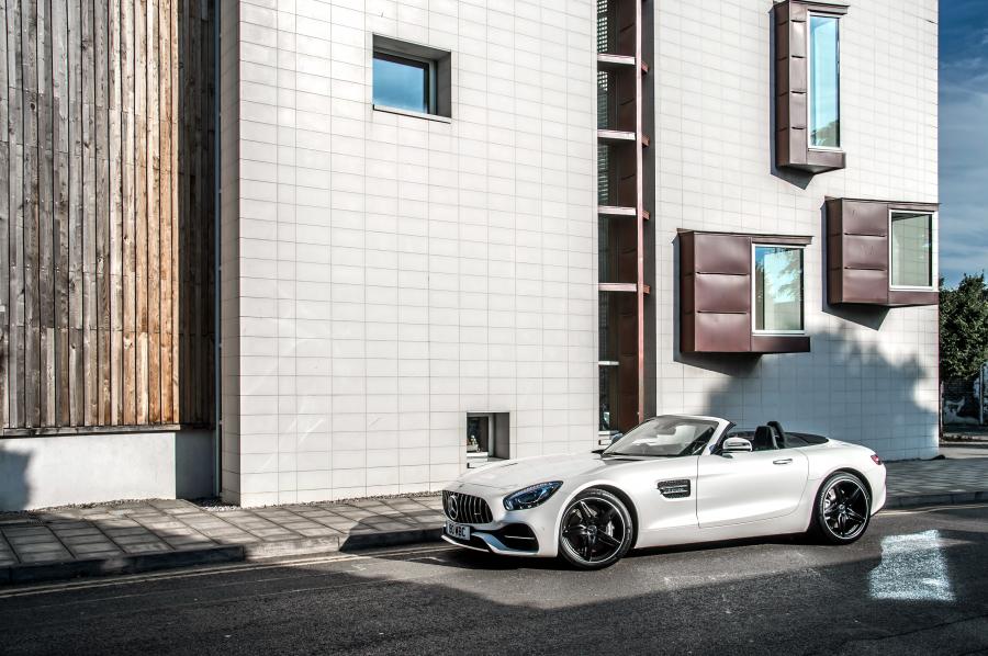  Mercedes-AMG GT Roadster 2017 года  (UK) (фото 20 из 40)